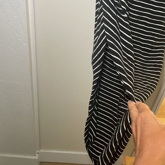 Mable Black & White Stripe Sleeveless Gathered Bodycon Dress with slit - Picture 4 of 7